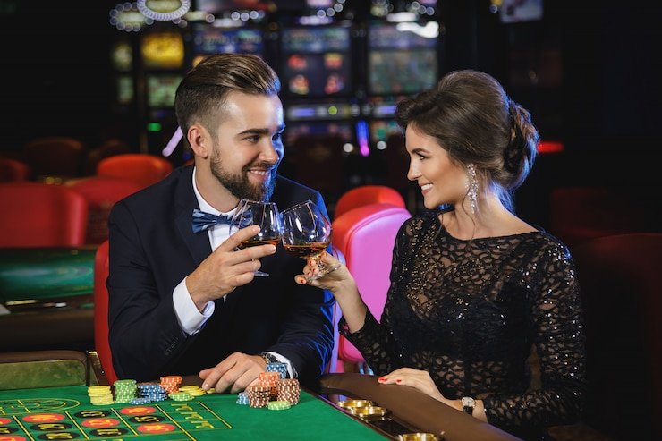 Tampilan meja Blackjack langsung di studio edutoto dengan dealer profesional dan kamera multi-sudut
